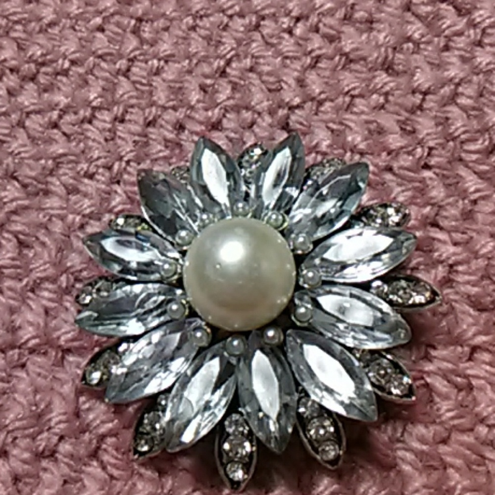 Vintage silver tone flower pin